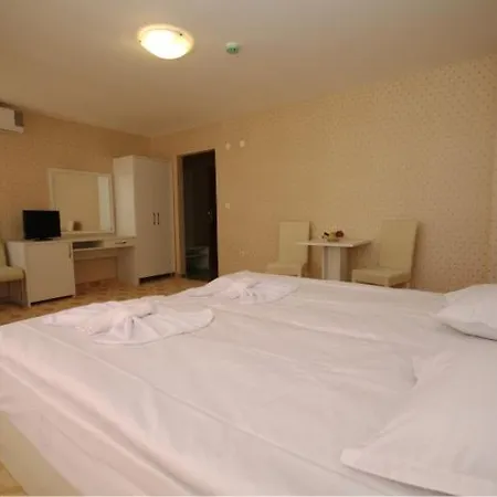 Hotel Stela מלון נסבר