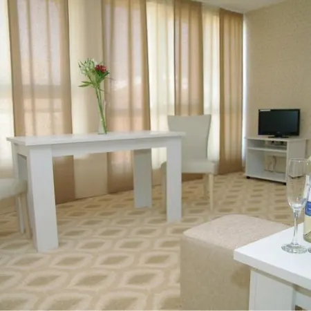 Hotel Stela מלון נסבר