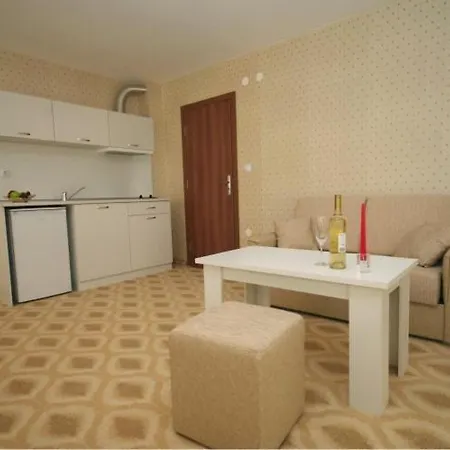 Hotel Stela נסבר