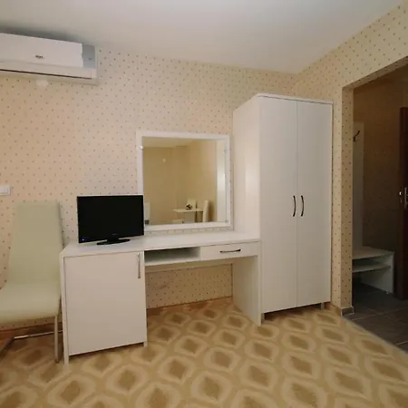 Hotel Stela מלון נסבר